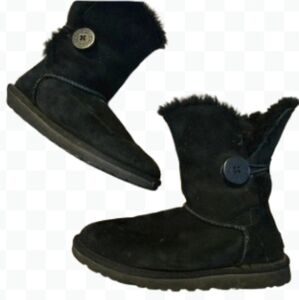 UGG Australia Bailey Button Black boots. Size 6.